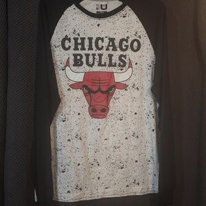Women's Large Chicago Bulls Long Sleeve Shirt NBA